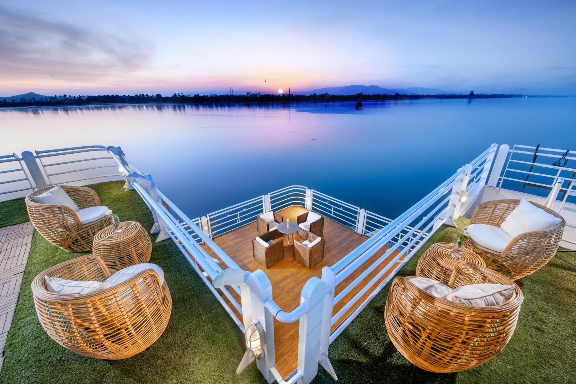Hotel Moevenpick Ms Sunray Luxor Esterno foto