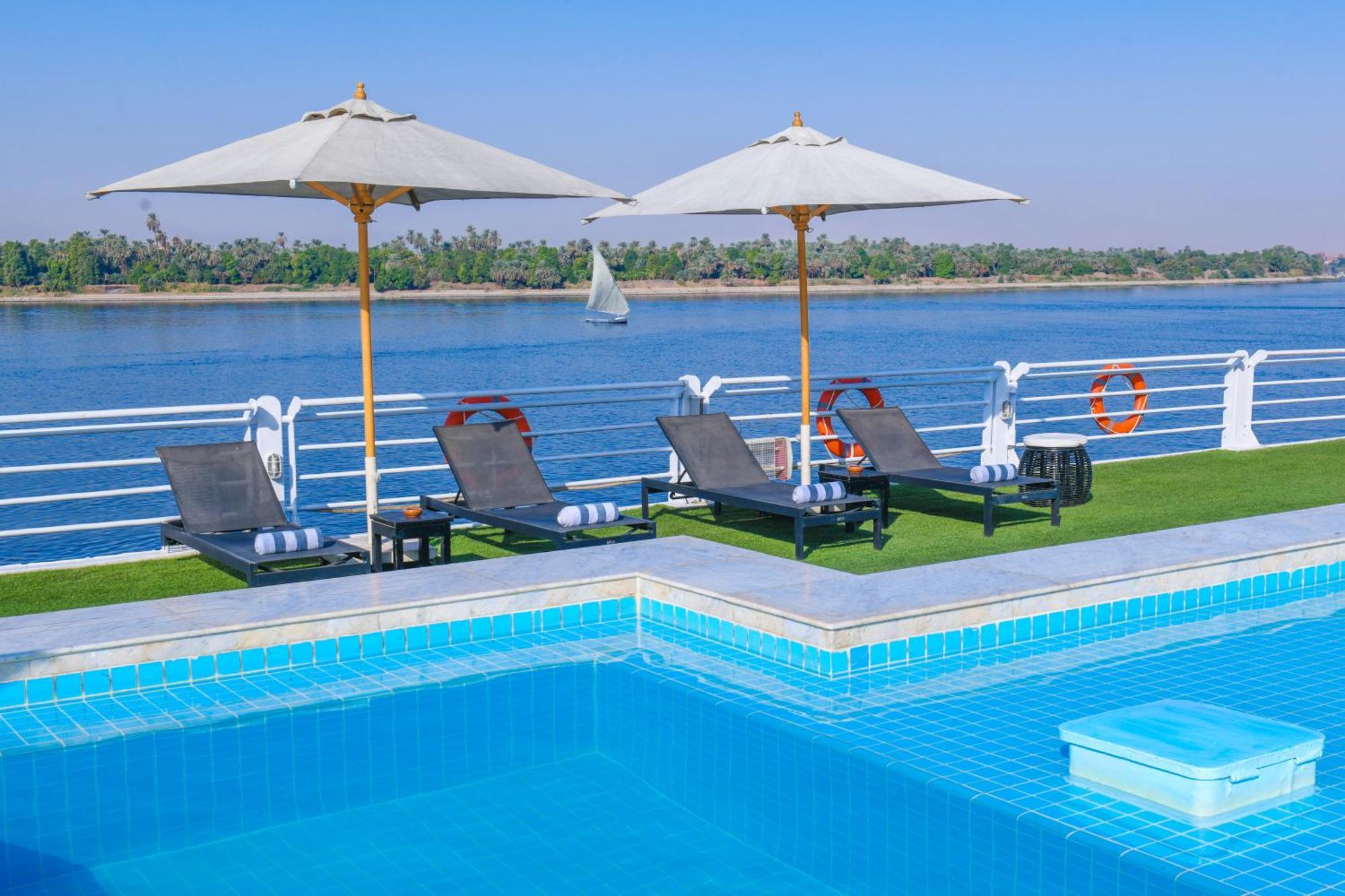 Hotel Moevenpick Ms Sunray Luxor Esterno foto