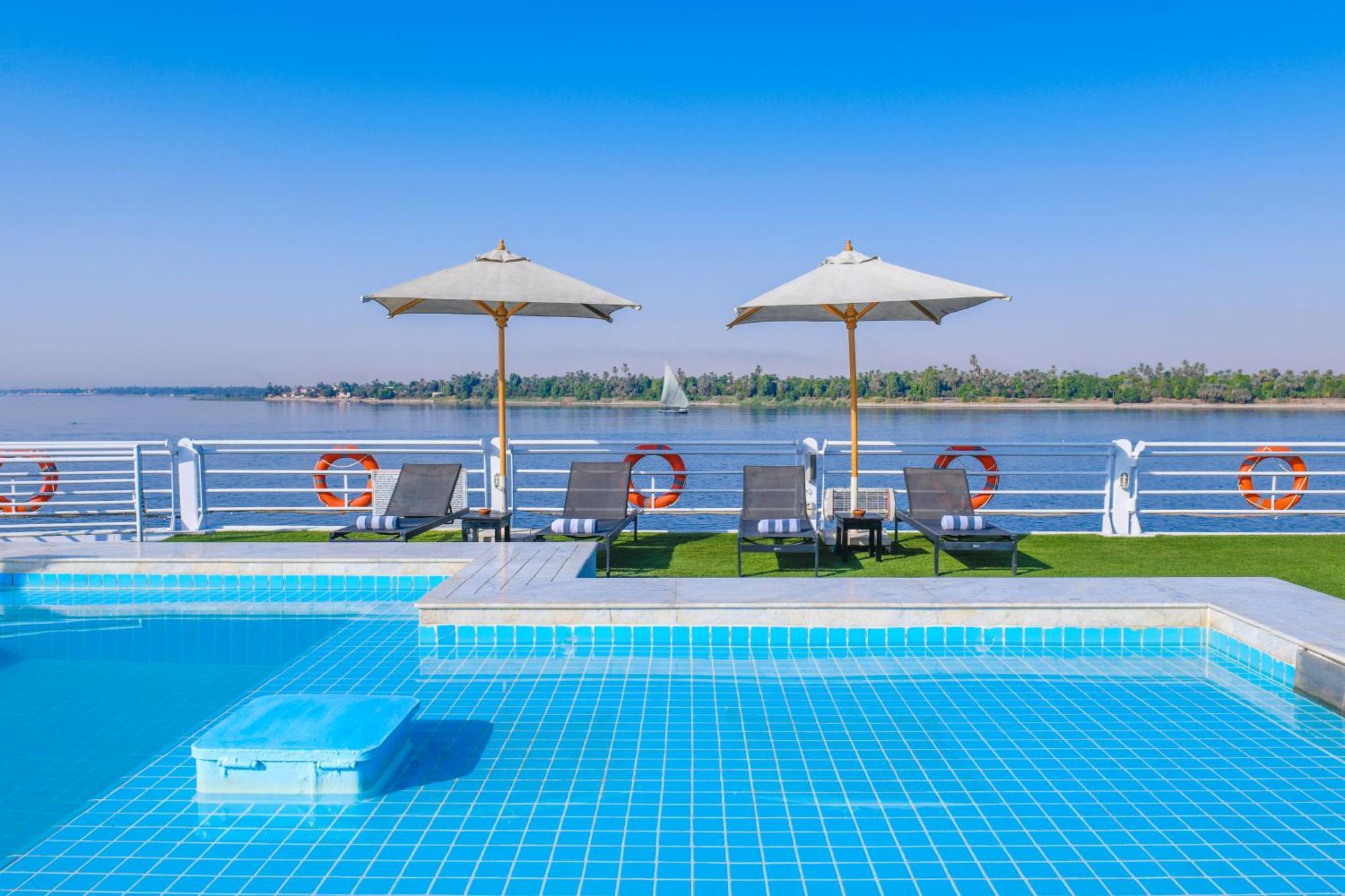 Hotel Moevenpick Ms Sunray Luxor Esterno foto
